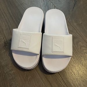 Women Pumas sandals